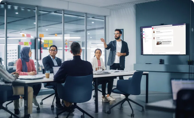 Digital signage displaying Microsoft Teams messages for team appreciation and recognition Digital signage displaying Microsoft Teams messages for team appreciation and recognition