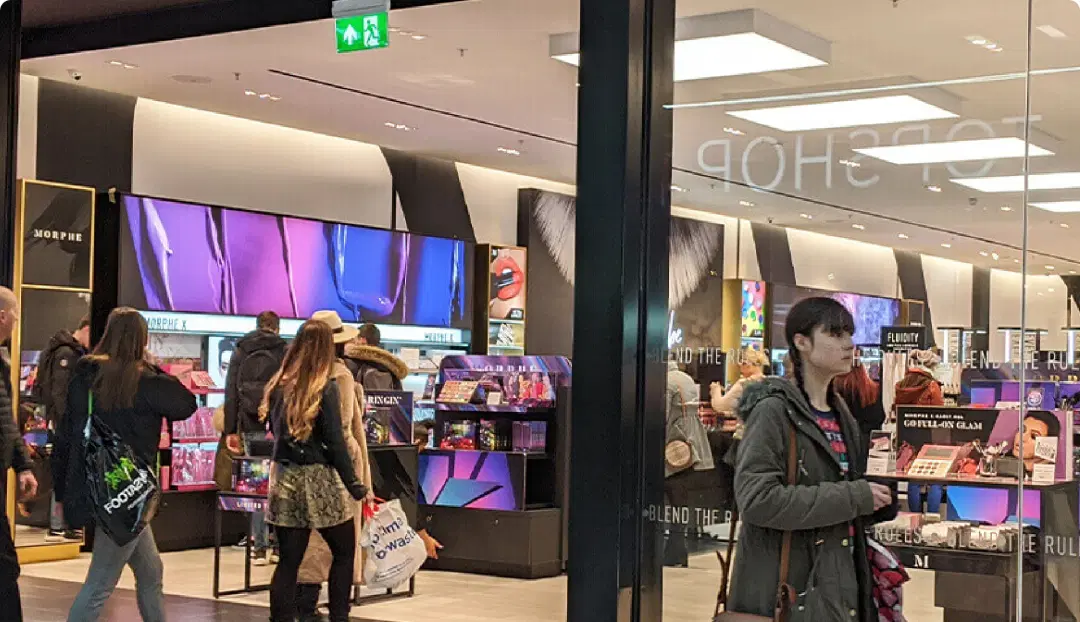 Top 12 Benefits of Using Digital Signage For Your Business Top 12 Benefits of Using Digital Signage For Your Business