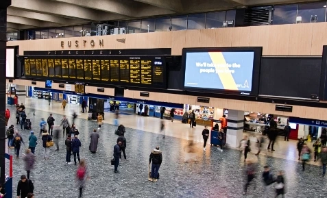 Huston airport equipped with digital signage displaying travel news feed from Pickcel's digital signage CNN News app