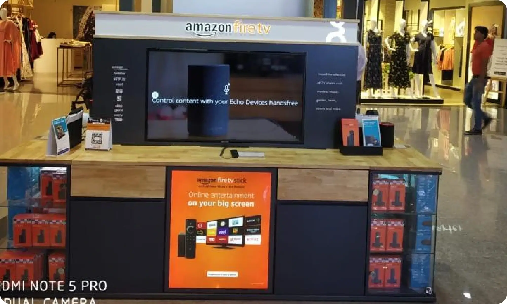 Pickcel powered Digital signage dispalys at an amazon stall in a mall 
