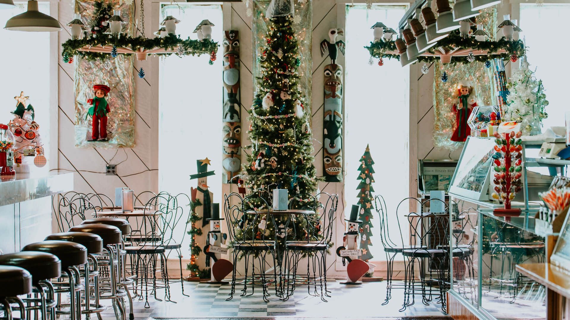  Example of a sesaon or festive inspired cafe