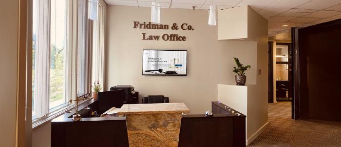 Lobby Digital Signage: How USA Law Firms Use It Efficiently