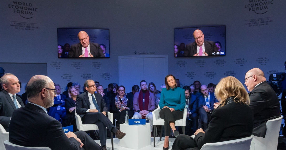 Leveraging digital signage with real time content - Pickcel