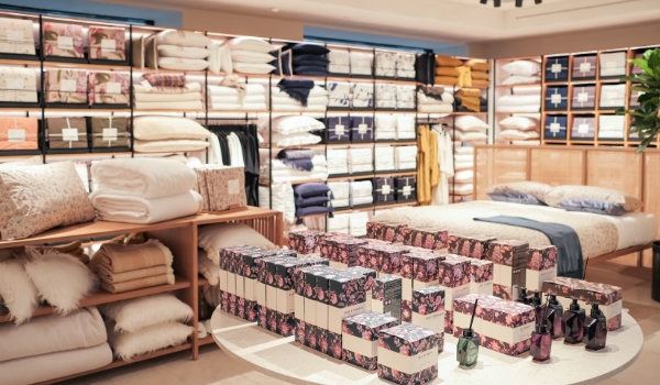 Zara Home Store's creative visual merchandising uses daily home & lifestyle objects to create a story
