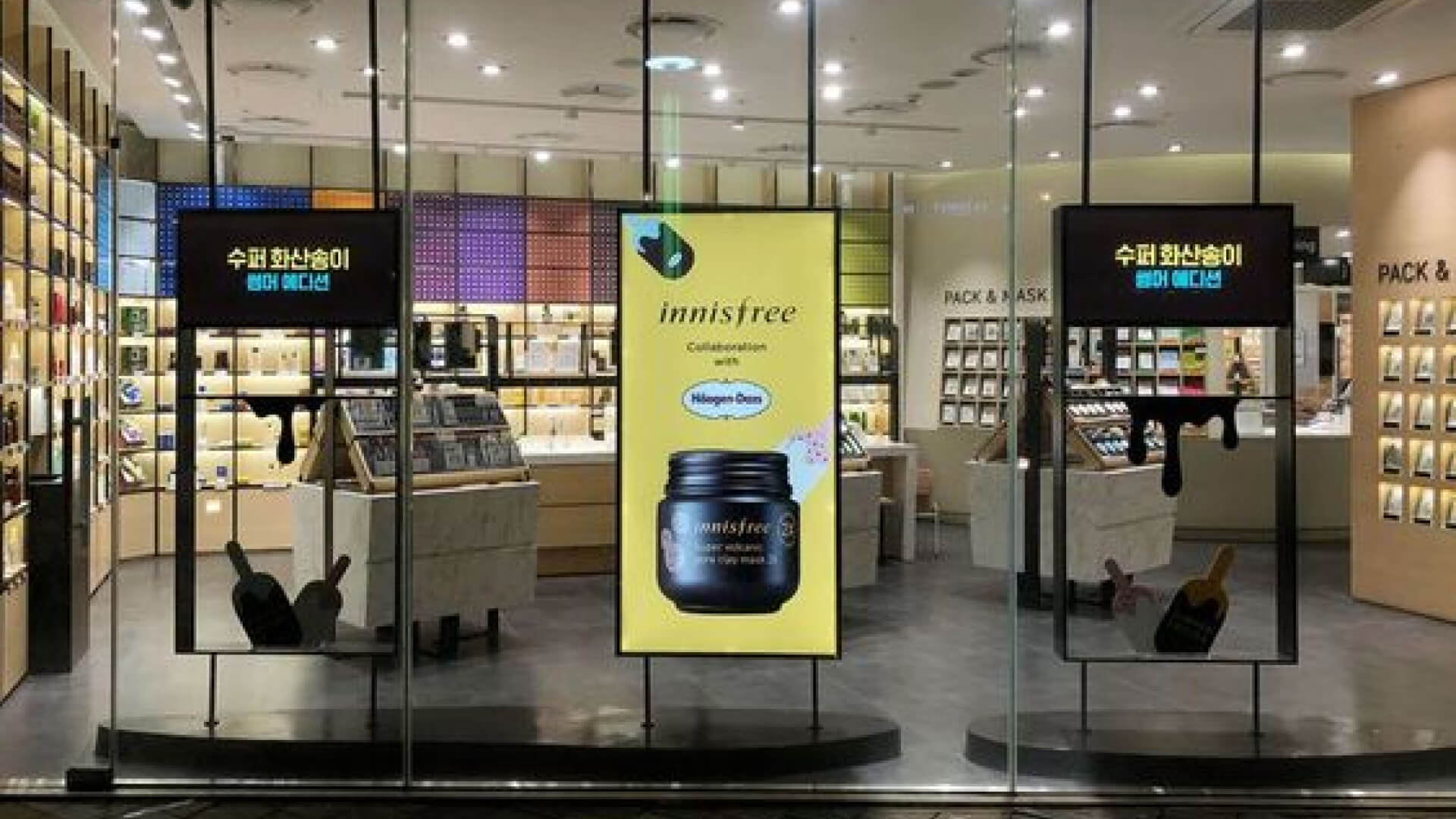  Digital screens prmoting collaboration of Innisfree with Häagen-Dazs