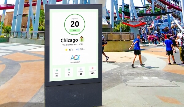 Standing digital signage screen displaying weather of Chicago with local air quality index
