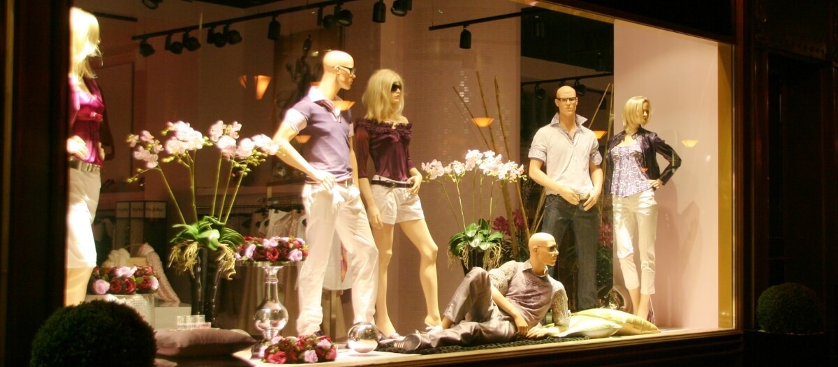 Special Store Window Display Important For Brand