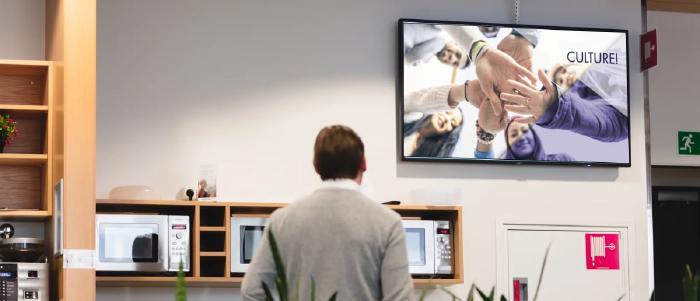 Promoting your office culture with workplace digital signage